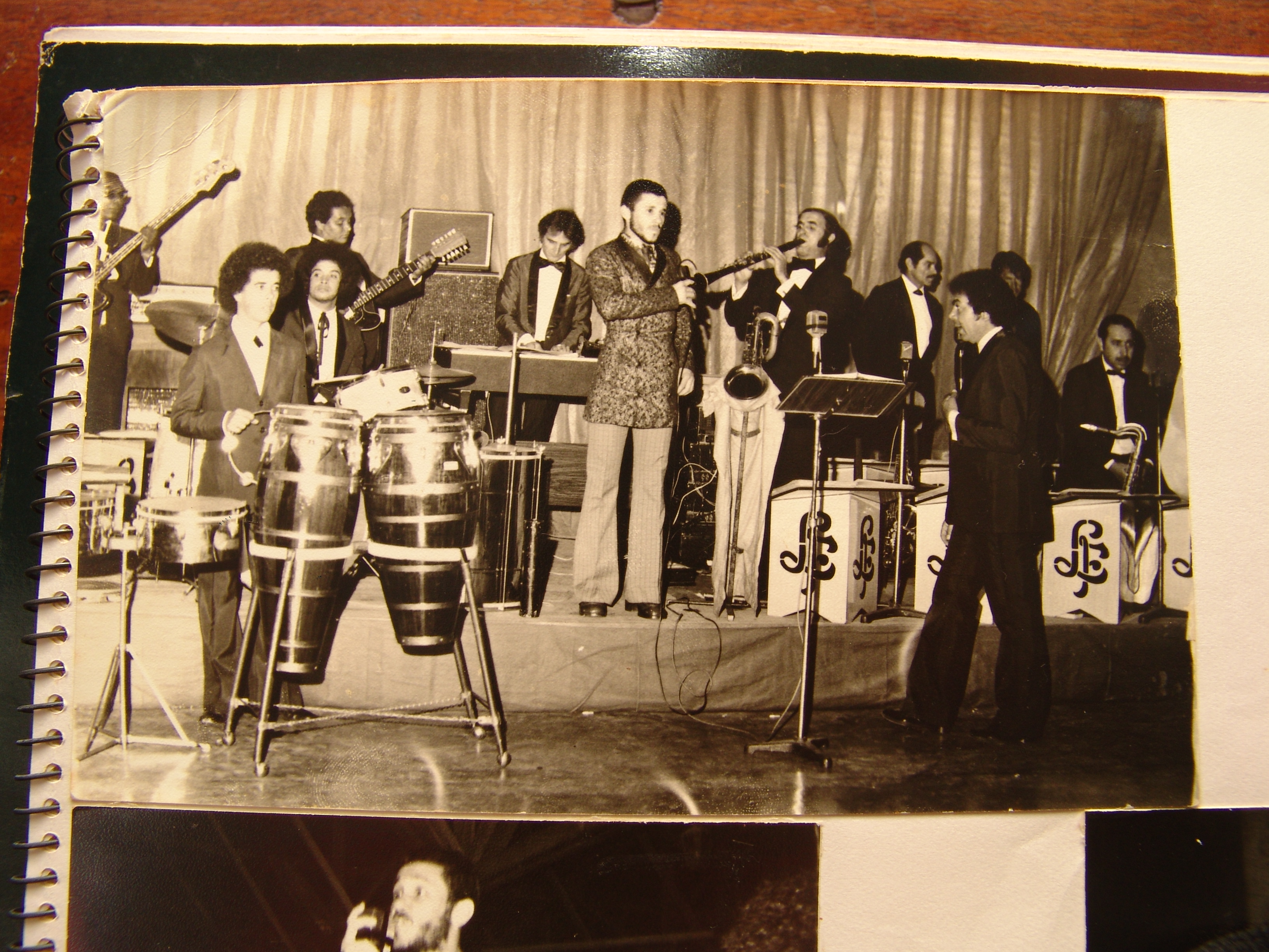 O maestro em um de seus grandes momentos musicais, sempre impressionando pelo talento (Foto: Arquivo Familiar)